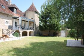 Atypical family house near a castle