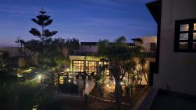 Residence with exclusive guest house by the sea