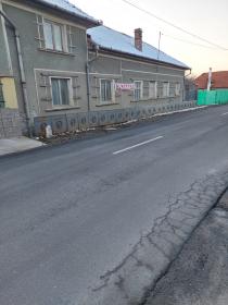 Large house with interior courtyard and annex for sale