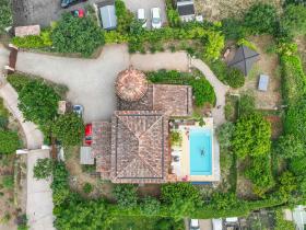 Provençal country house with heated swimming pool and dry stone tower