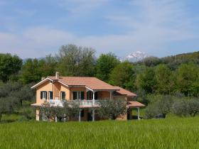 Villa in Abruzzo with panoramic view of the Maiella mountains